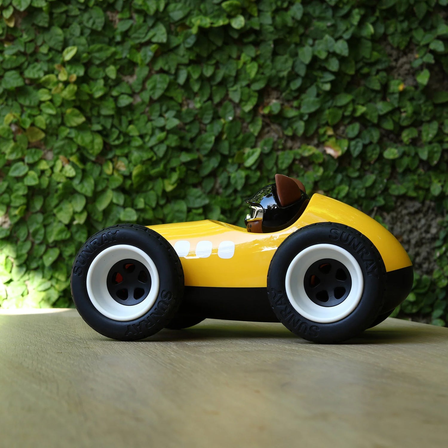 Playforever Egg Sunnysider Racing Car